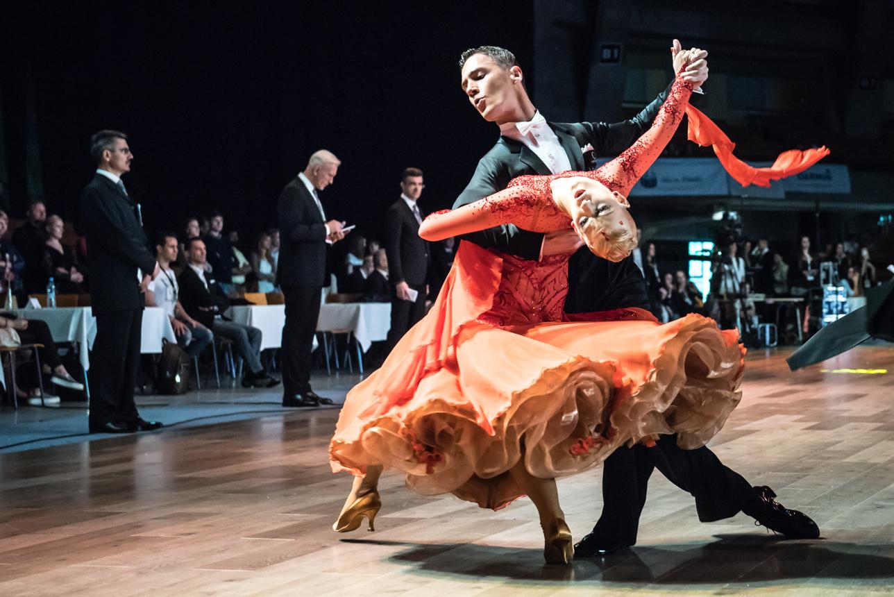 Tango Canada Academy | Argentine Tango vs Ballroom Tango: What's the Difference? Tango Canada Academy | Argentine Tango vs Ballroom Tango: What's the Difference?